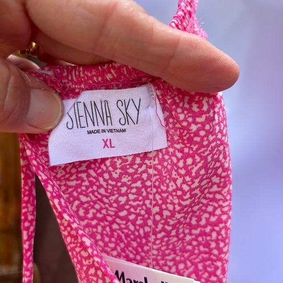 Sienna Sky, Pink & White Sleeveless top, rounded neck & an elastic bottom - Picture 8 of 10